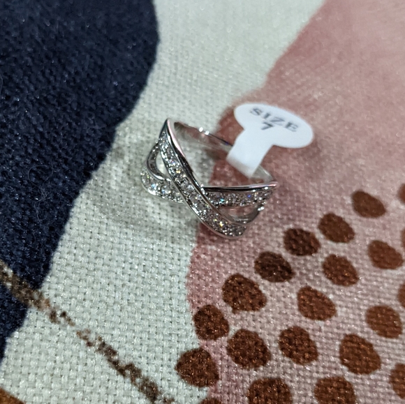 Silver fashion ring size 7 - Picture 2 of 4